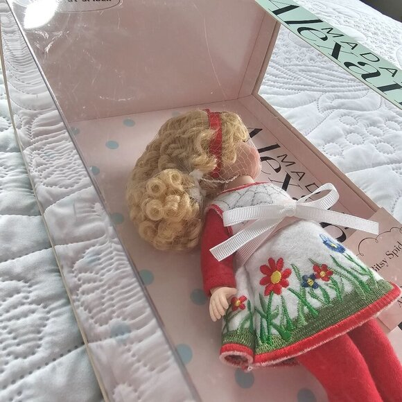 Madame Alexander Storyland Collection Itsy Bitsy Spider Doll, Blonde, New - Picture 10 of 15